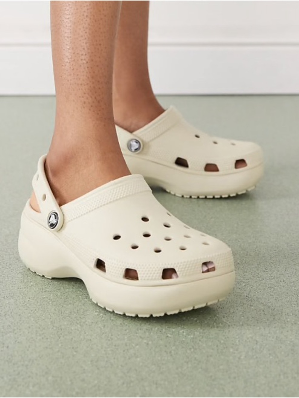 Crocs Cream Women's Classic Comfort Clog